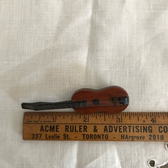 Handcrafted Guitar Brooch - Picture 6 of 9